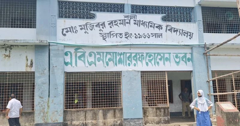 বিদ্যালয়ে ঢুকে সহকারী শিক্ষককে মারধর করে বাজারে ঘোরানো, বিএনপি-ছাত্রদলের কয়েকজনের বিরুদ্ধে অভিযোগ